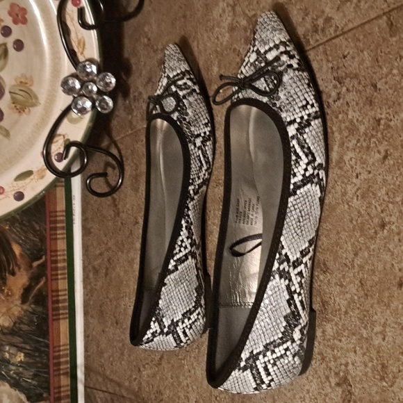 New Worthington GAGA snake print flats - Picture 5 of 10